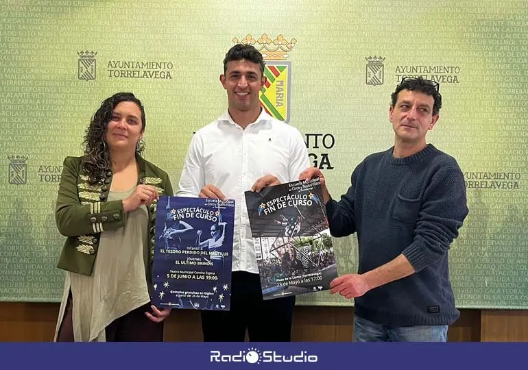 Nacho Gonz&aacute;lez con Elena Umlauff y Javier Amigo, de la Escuela de Circo | Foto: Radio Studio