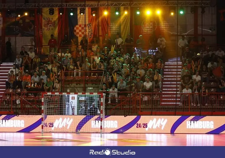 El pabell&oacute;n Vicente Trueba en el primer partido de la historia del BM Torrelavega en competici&oacute;n europea | Foto: BMT