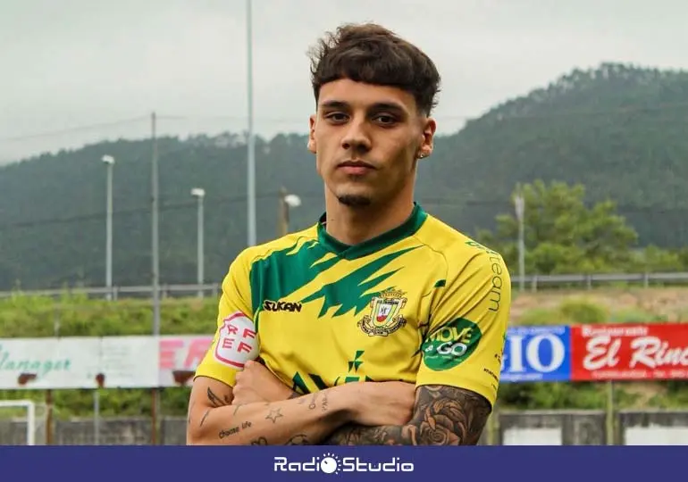 Jorge Fern&aacute;ndez ya posa con la el&aacute;stica verde y amarilla en Santa Ana | Foto: CD Tropez&oacute;n