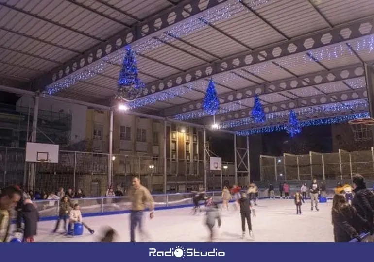 Imagen de archivo de la pista de hielo de Navidad, que se ubicaba en La Llama | Foto: Ayuntamiento