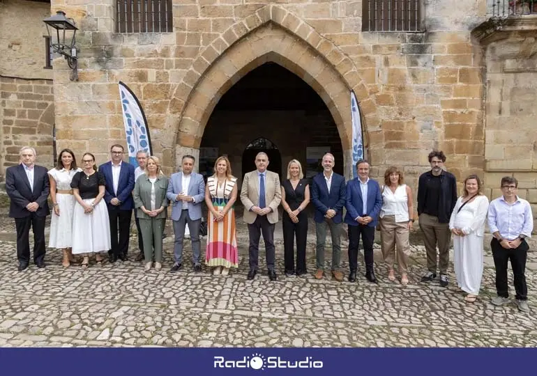 Foto de familia de los asistentes a la sexta reuni&oacute;n del Comit&eacute; de Gobernanza de Costa Quebrada | Foto: Gobierno
