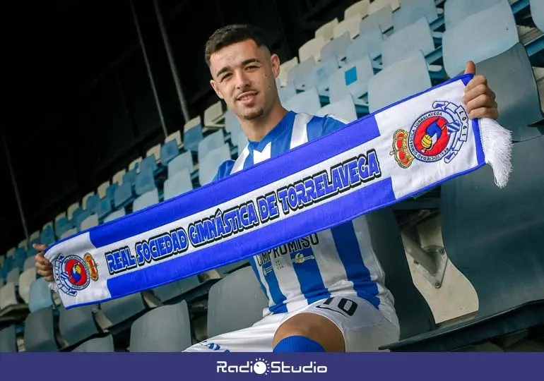 El ex del Charles, Fuli, posando con la el&aacute;stica blanquiazul | Foto: RSGT