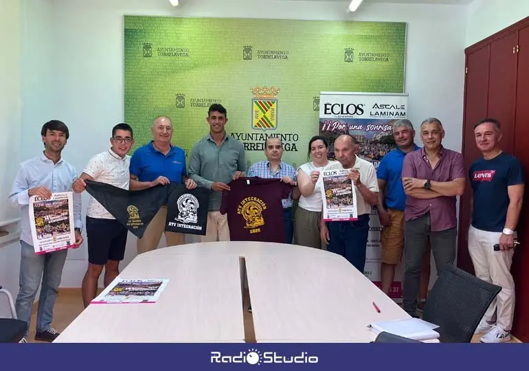 Foto de familia con los protagonistas de la decimocuarta Quedada ATV Integraci&oacute;n que organiza el club ATV Los Trasgos | Foto: Radio Studio