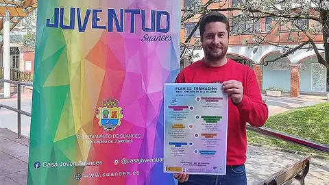 El concejal de Juventud de Suances, Fran Gasc&oacute;n, ha presentado la programaci&oacute;n formativa.