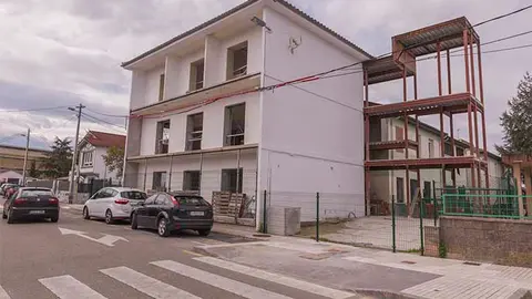 Estado actual de las obras de remodelaci&oacute;n del futuro centro c&iacute;vico de Sierrapando.