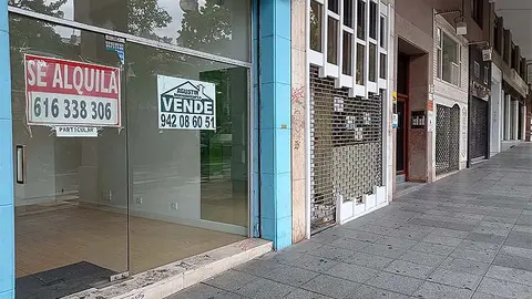 Los locales comerciales cerrados proliferan por toda la ciudad.