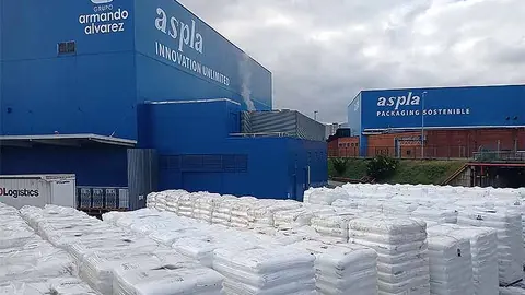 Instalaciones de la empresa de pl&aacute;sticos Aspla en Torrelavega.