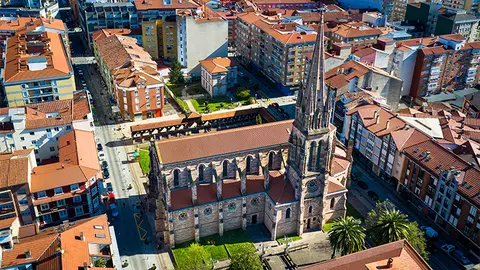 Vista panor&aacute;mica de la ciudad, con la iglesia de La Asunci&oacute;n en el centro.