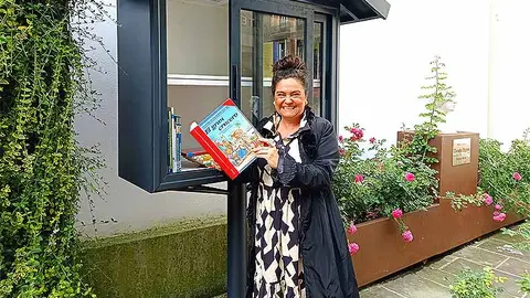 El primer punto de libros en la calle se ha instalado en el Rinc&oacute;n de las Artes, frente al teatro Concha Espina.