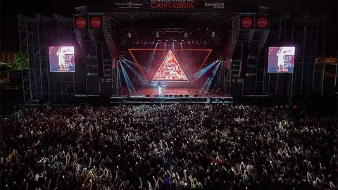 M&aacute;s de 12.000 personas asistieron al concierto de Quevedo en el complejo &Oacute;scar Freire de Torrelavega el 10 de junio