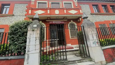 Edificio de la antigua C&aacute;mara en La Llama, adquirido por el Ayuntamiento para acoger dependiencias municipales.