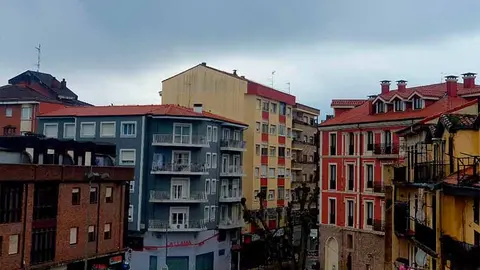 Vista a&eacute;rea de varias fachadas de Torrelavega