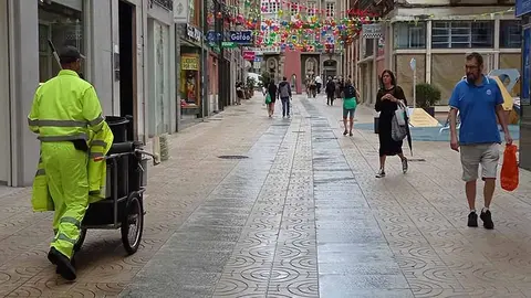 La plantilla actual del servicio de limpieza viaria en Torrelavega est&aacute; formada por 48 trabajadores.