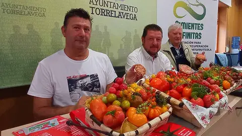 Presentaci&oacute;n del III Festival del Tomate de Torrelavega, que se celebrar&aacute; el 2 y 3 de septiembre en el parque Manuel Barqu&iacute;n.