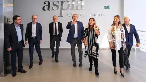 La presidenta de Cantabria ha iniciado hoy en Aspla su primera ronda de visitas por las empresas de la regi&oacute;n.