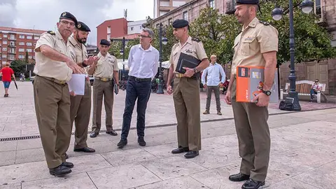 Integrantes del Ej&eacute;rcito de Tierra han visitado Torrelavega para organizar la jura de bandera civil.
