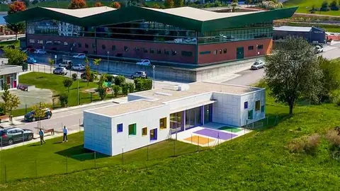 Infograf&iacute;a con el proyecto del aula de 0 a 2 a&ntilde;os modular instalada en Requejada (Polanco).