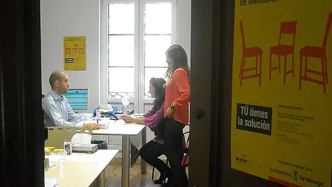 Imagen de archivo del Servicio Municipal de Mediaci&oacute;n de Torrelavega.