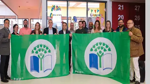 Los tres centros infantiles de Pi&eacute;lagos y Miengo son los primeros en recibir la bandera verde de ADEAC.