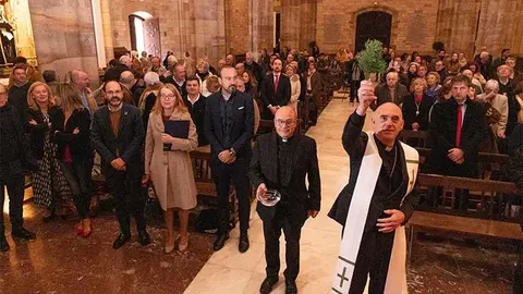 El Obispo bendiciendo la obra de reforma de la iglesia de Nuestra Se&ntilde;ora de La Asunci&oacute;n.