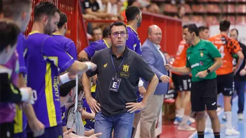 El t&eacute;cnico Jacobo Cu&eacute;tara ser&aacute; el entrenador del Bathco BM Torrelavega a partir de la pr&oacute;xima temporada.