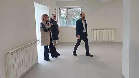 Visita a las obras del centro c&iacute;vico de Sierrapandom, que entrar&aacute; en funcionamiento a lo largo del primer trimestre de este a&ntilde;o.