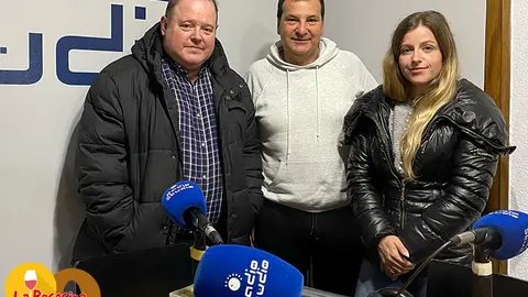 Laura Merino, reciente ganadora del certamen Lady Amarena, junto a Chema Merino, presidente de los barman de Cantabria