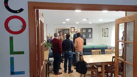 El alcalde de Torrelavega y el concejal de Bienestar Social han visitado la Casa Coll de Amica.