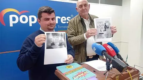 Miguel &Aacute;ngel Vargas y Francisco Trueba, del PP de Torrelavega, mostrando algunas de las vi&ntilde;etas del comic porno repartido por los colegios de la ciudad.