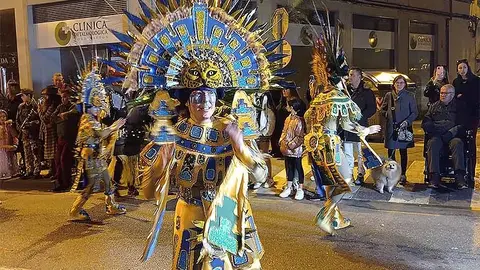 Imagen de archivo del desfile de Carnaval por las calles de Torrelavega el a&ntilde;o pasado.
