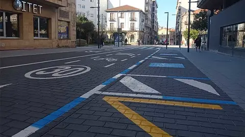 La calle Juli&aacute;n Ceballos, recientemente remodelada, ser&aacute; una de las v&iacute;as que delimitir&aacute; la ZBE