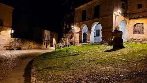 La renovaci&oacute;n del alumbrado del casco hist&oacute;rico de Santillana del Mar ha supuesto la sustituci&oacute;n de un total de 146 puntos de luz.