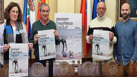 Presentaci&oacute;n del III Campeonato Europeo de Surf para perros que, por primera vez, que celebrar&aacute; en Cantabria.