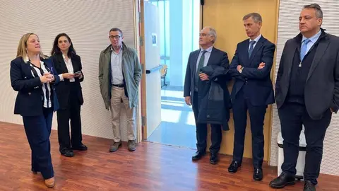 La consejera de Justicia, Isabel Urrutia, visita el Palacio de Justicia de Torrelavega | Foto: Radio Studio