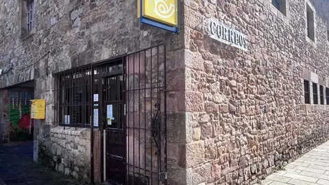 Santillana facilita el pago de tributos en las oficinas de Correos y con carteros rurales