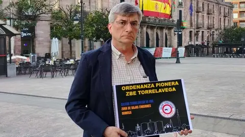 Foto de archivo del portavoz de la Plataforma Salvar Torrelavega, &Aacute;ngel Herreros