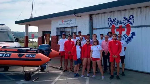 Imagen de archivo del equipo de socorrismo y vigilancia de las playas de Suances en 2023.