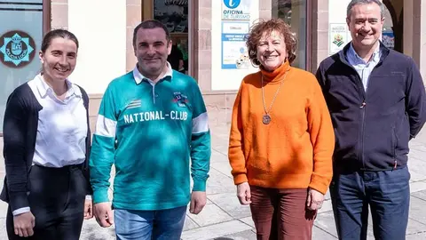 La alcaldesa, Mar&iacute;a Teresa Noceda Llano, junto al concejal de Turismo, Juli&aacute;n Rozas, el gerente del Plan de Sosteniblidad, Luis Cubr&iacute;a, y la T&eacute;cnica de Turismo, Natalia Villanueva