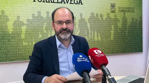 El concejal de Obras y Servicios Generales del Ayuntamiento de Torrelavega, Jos&eacute; Luis Urraca