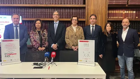 Jos&eacute; Antonio Valcarcel (FLC), Elo&iacute;sa Velarde (Proyecto Hombre), Carlos Augusto Carrasco (C&aacute;mara Torrelavega), Mar&iacute;a Eugenia Bouzas (Cruz Roja Torrelavega), Luis Egusquiza (Grupo Fern&aacute;ndez Jove), Carmen Fonfr&iacute;a (Amica) y Jos&eacute; Ignacio del Bosque (Cruz Roja Torrelavega)