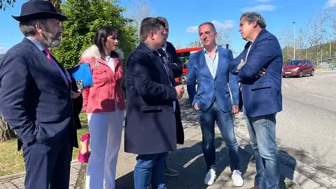 El senador 'popular' I&ntilde;igo Fern&aacute;ndez y el portavoz de Torrelavega, Miguel &Aacute;ngel Vargas, critican el estado de las obras en la ciudad | Foto: Radio Studio