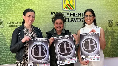 La concejala de Cultura, Esther V&eacute;lez, presenta el III Concurso de Danza Besaya junto con