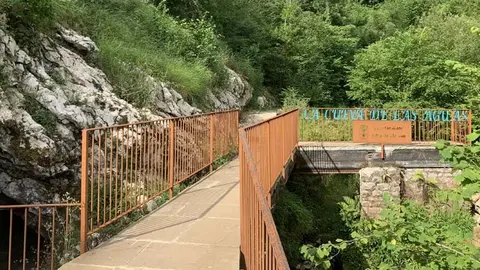 Cueva de las Aguas en Novales
