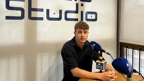 &Aacute;lex Basurto repasa sus cuatro a&ntilde;os como jugador de la RS Gimn&aacute;stica en los micr&oacute;fonos de Radio Studio
