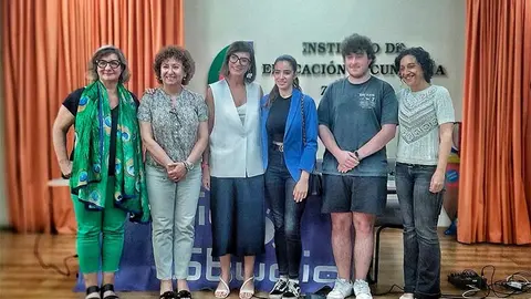 Participantes en el programa especial de Radio Studio desde el IES Zapat&oacute;n sobre la oferta de FP en Cantabria.