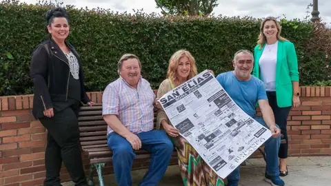 La alcaldesa, Rosa D&iacute;az; el concejal de Festejos, Fernando Sa&ntilde;udo, junto a otros concejales e integrantes de la comisi&oacute;n organizadora de San El&iacute;as