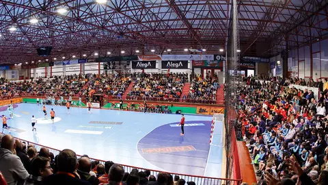 Un partido en el BM Torrelavega en el pabell&oacute;n Vicente Trueba