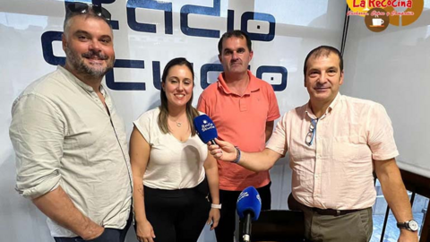 Luis Javier Santos, Sito, de la cafeter&iacute;a-creper&iacute;a La Bagatela; Gloria Terr&oacute;n, de La Cocina de Gloria; y Oscar Fern&aacute;ndez Soriano, de La Solera de Torres, en su visita a Radio Studio