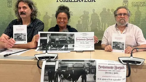 De izquierda a derecha; Pepe Ter&aacute;n, Esther V&eacute;lez y Feliciano L&oacute;pez presentan la exposici&oacute;n del archivo Bustamante Hurtado | Radio Studio