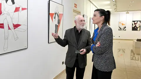 Pedro Sobrado en la inauguraci&oacute;n de su exposici&oacute;n 'Naturalismo' junto a Gema Igual, alcaldesa de Santader